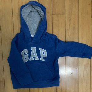 Classic GAP blue hoodie sweatshirt for toddler boy (18-24 months)